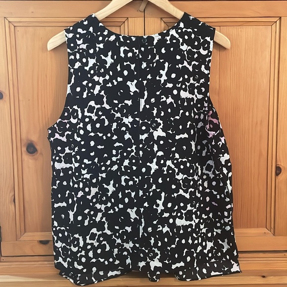 CAbi Dixon sleeveless blouse, size Large, black/white abstract floral,style 5353 - Picture 8 of 12
